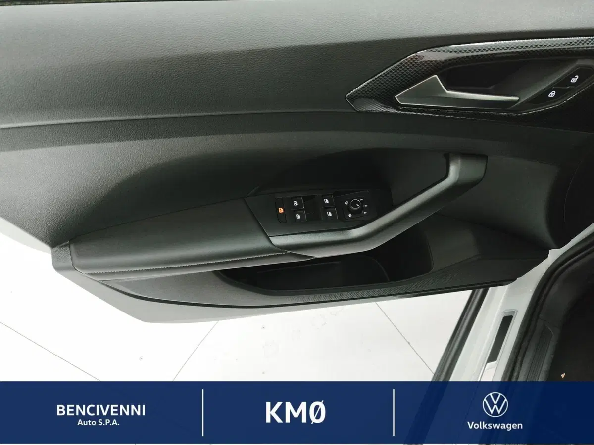 Volkswagen T-Cross nuova a Catanzaro (17)
