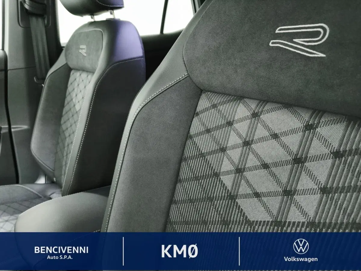 Volkswagen T-Cross nuova a Catanzaro (19)