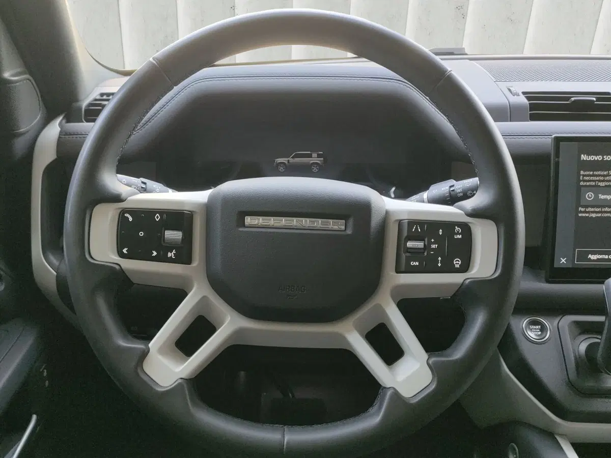 Land Rover Defender usata a Lecco (12)