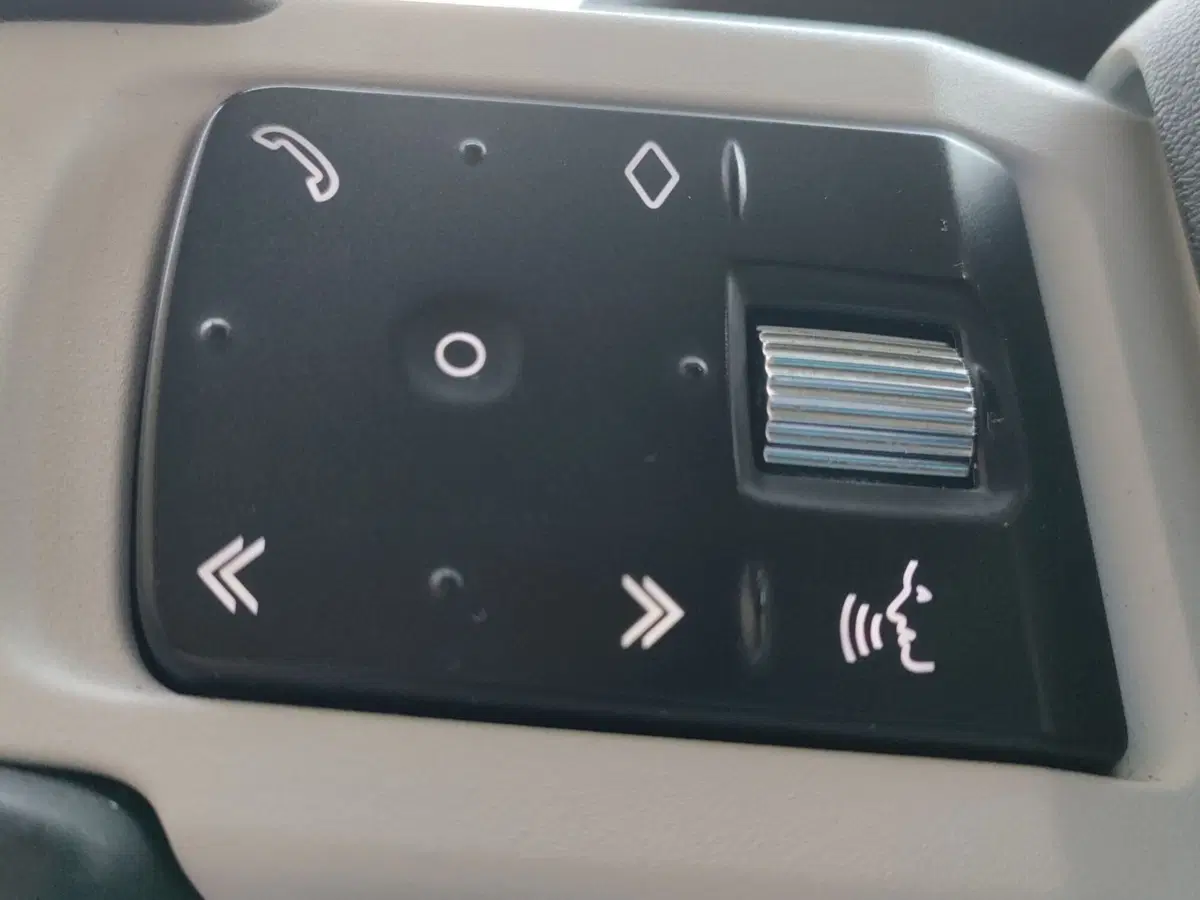 Land Rover Defender usata a Lecco (13)