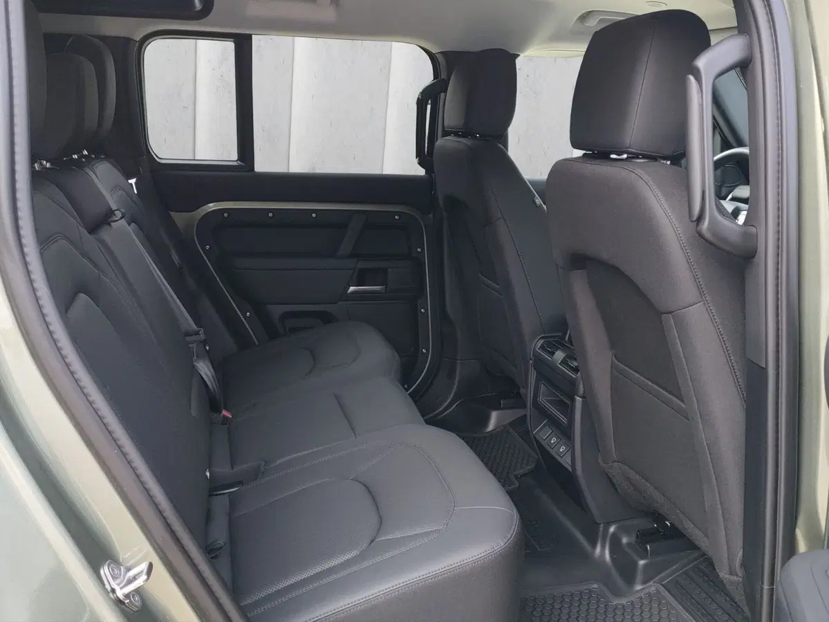 Land Rover Defender usata a Lecco (5)
