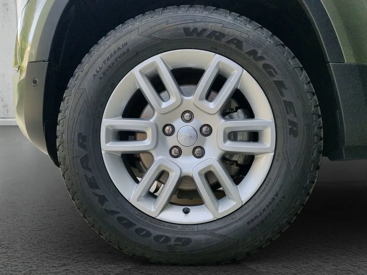 Land Rover Defender usata a Lecco (9)