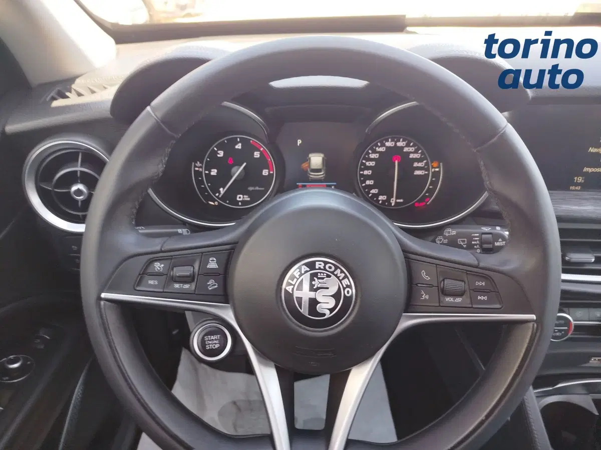 Alfa Romeo Stelvio usata a Cuneo (11)