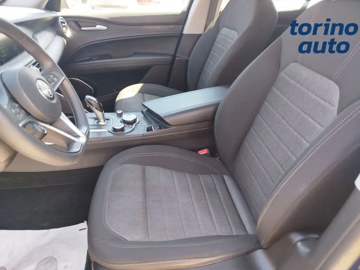 Alfa Romeo Stelvio usata a Cuneo (12)
