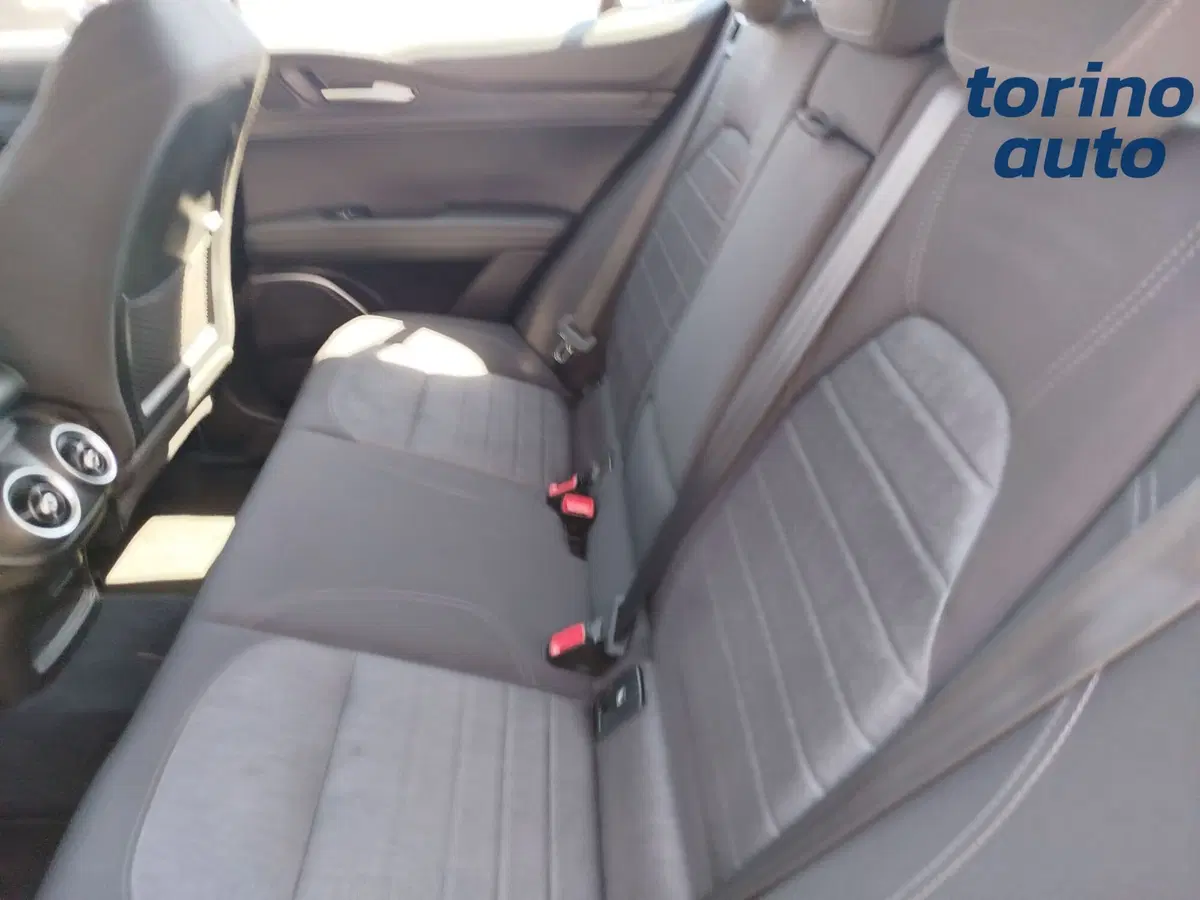 Alfa Romeo Stelvio usata a Cuneo (13)