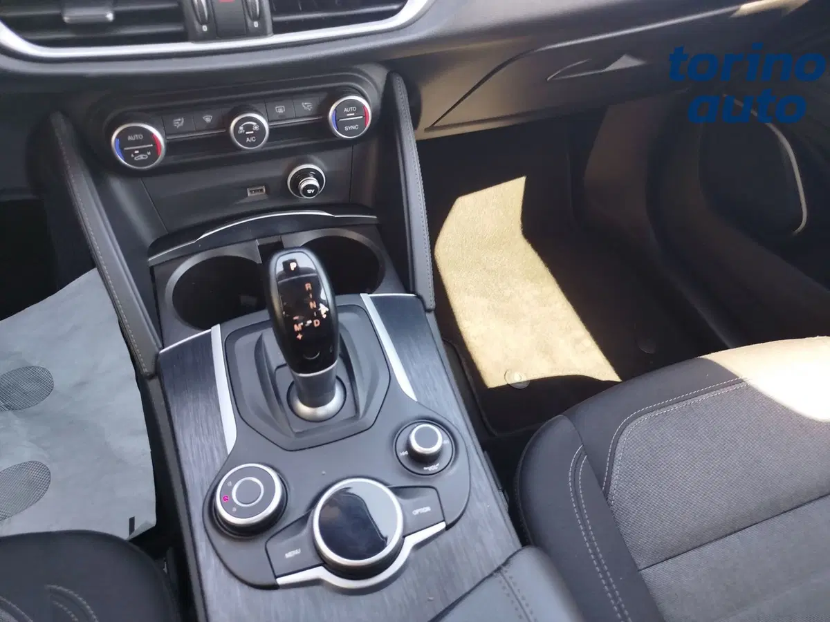 Alfa Romeo Stelvio usata a Cuneo (15)