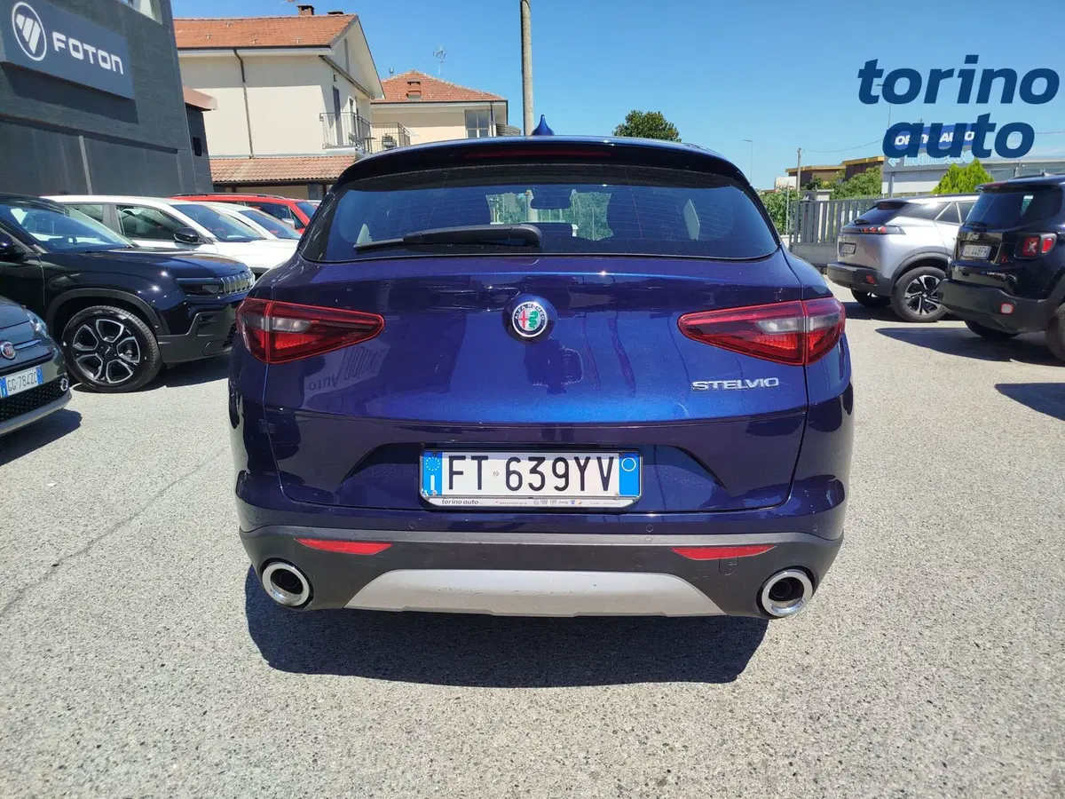 Alfa Romeo Stelvio usata a Cuneo (6)