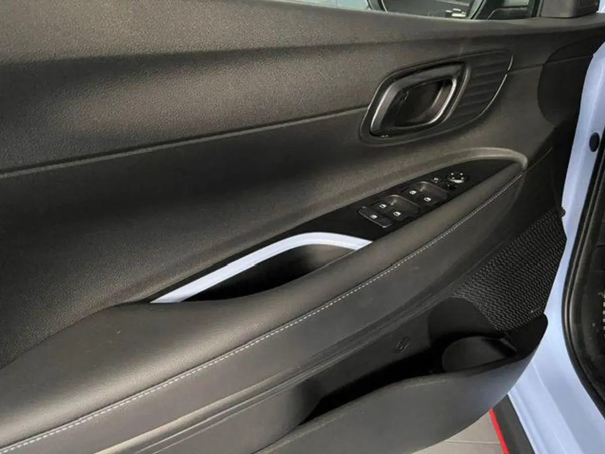 Hyundai i20 nuova a Verbano Cusio Ossola (10)
