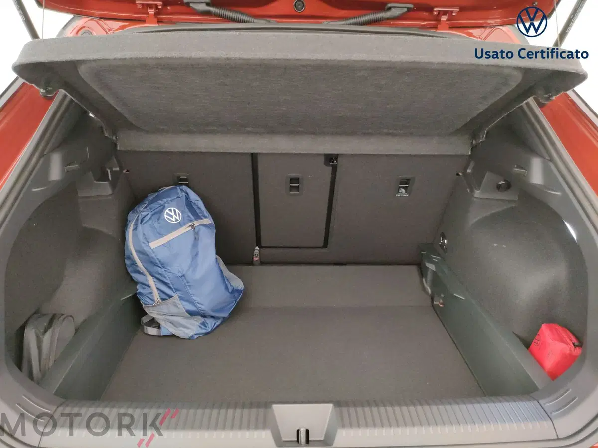 Volkswagen T-Roc nuova a Varese (9)