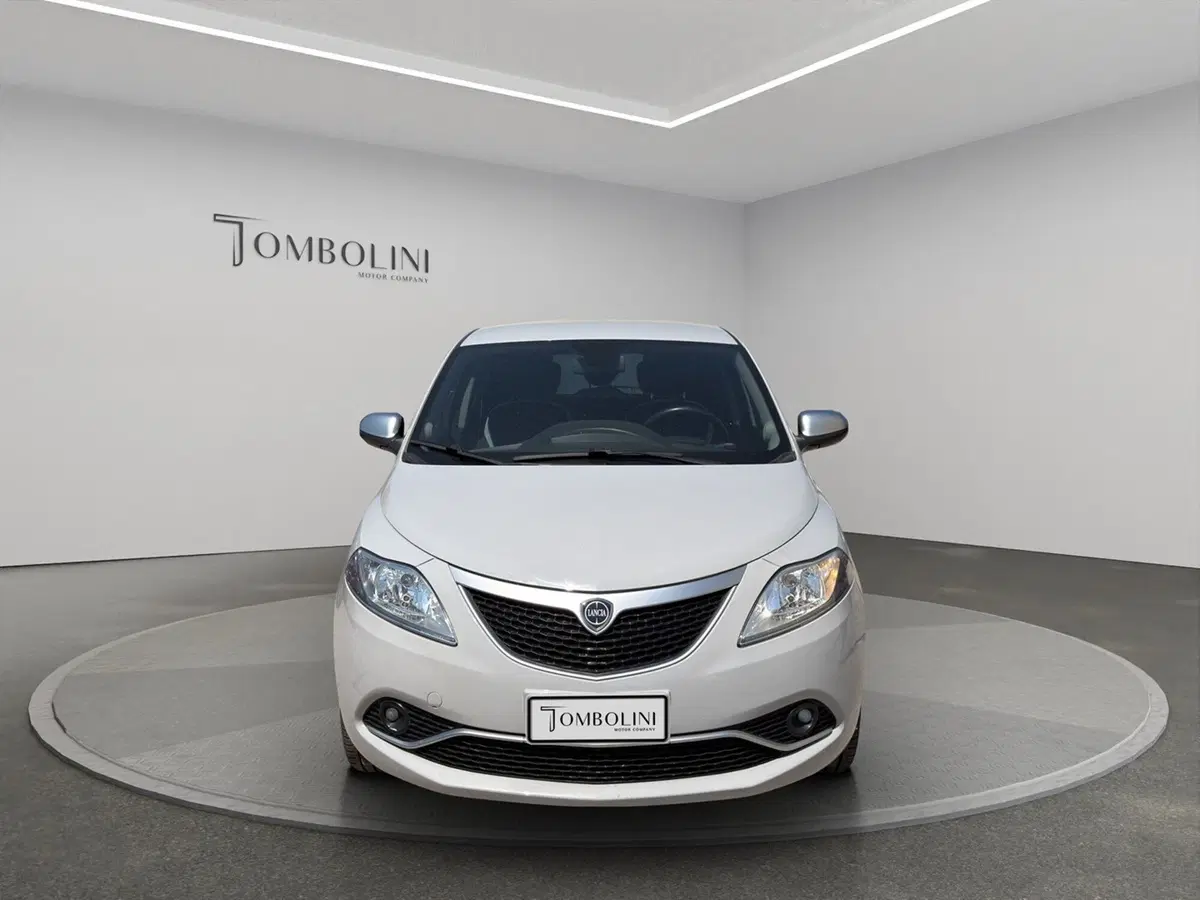 Lancia Ypsilon usata a Macerata (2)