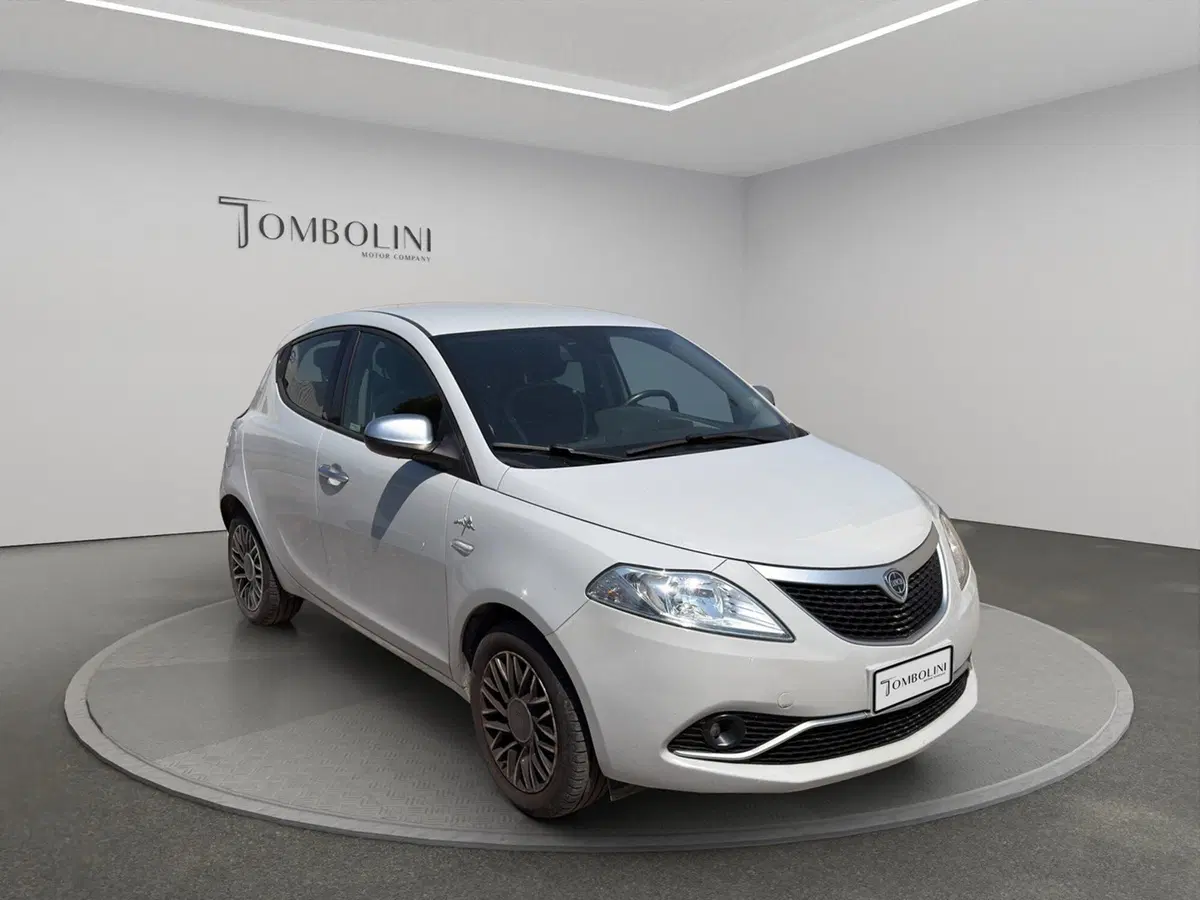 Lancia Ypsilon usata a Macerata (3)