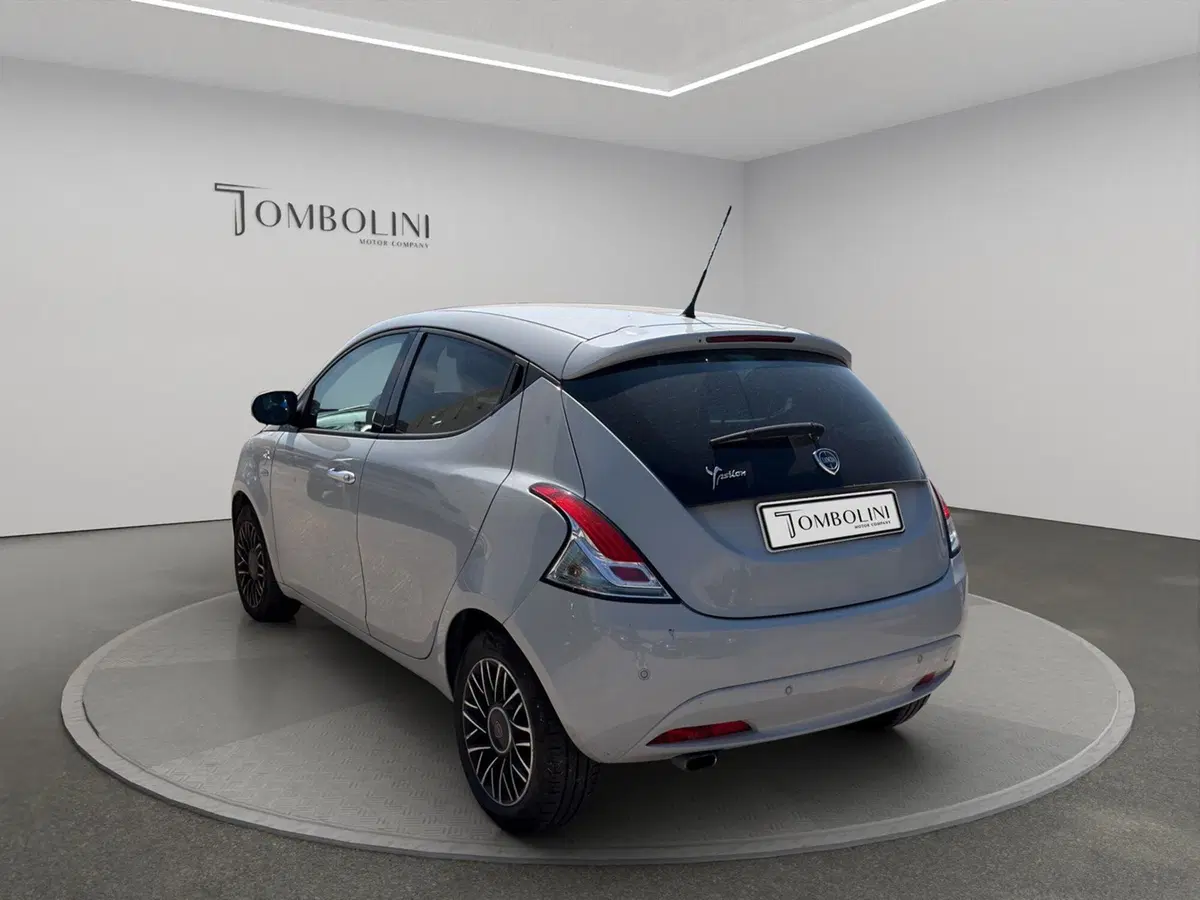 Lancia Ypsilon usata a Macerata (4)