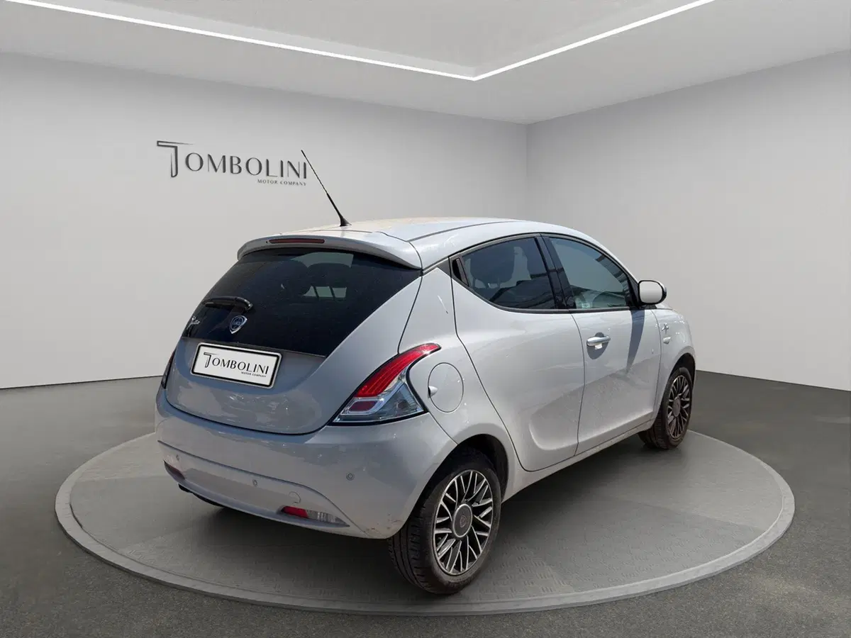 Lancia Ypsilon usata a Macerata (5)