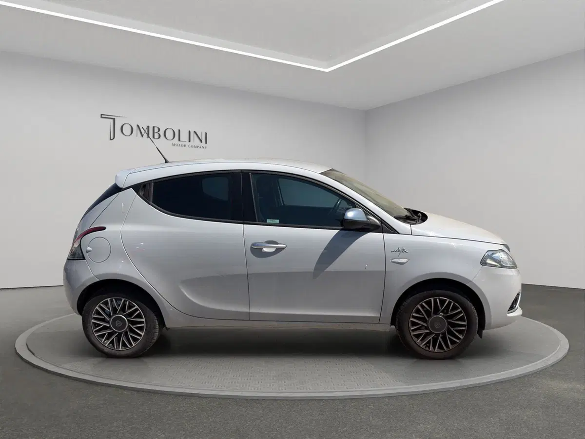 Lancia Ypsilon usata a Macerata (6)