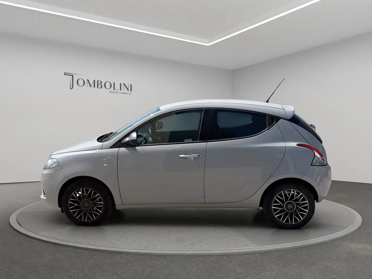 Lancia Ypsilon usata a Macerata (8)