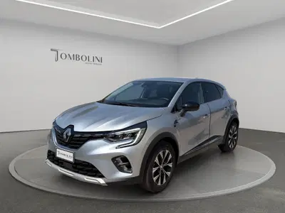 Renault Captur 1.6 full hybrid Techno 145cv auto del 2023 usata a Civitanova Marche