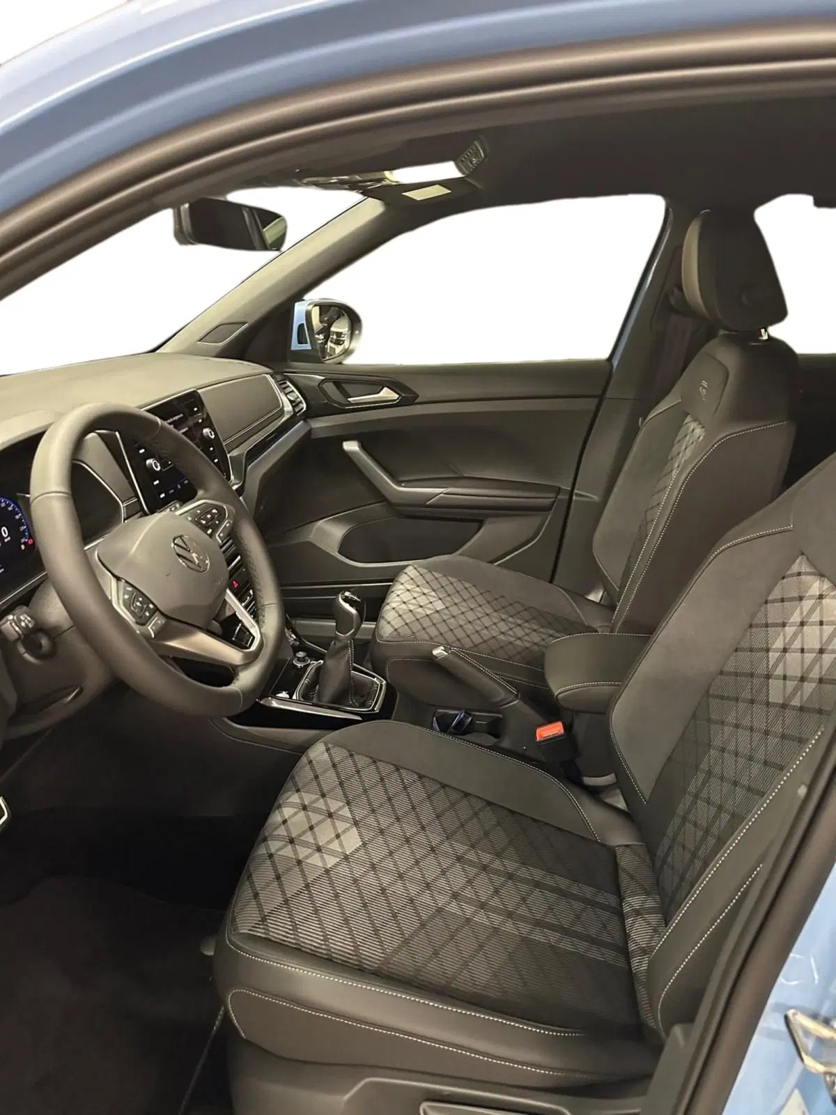 Volkswagen T-Cross nuova a Lecco (6)