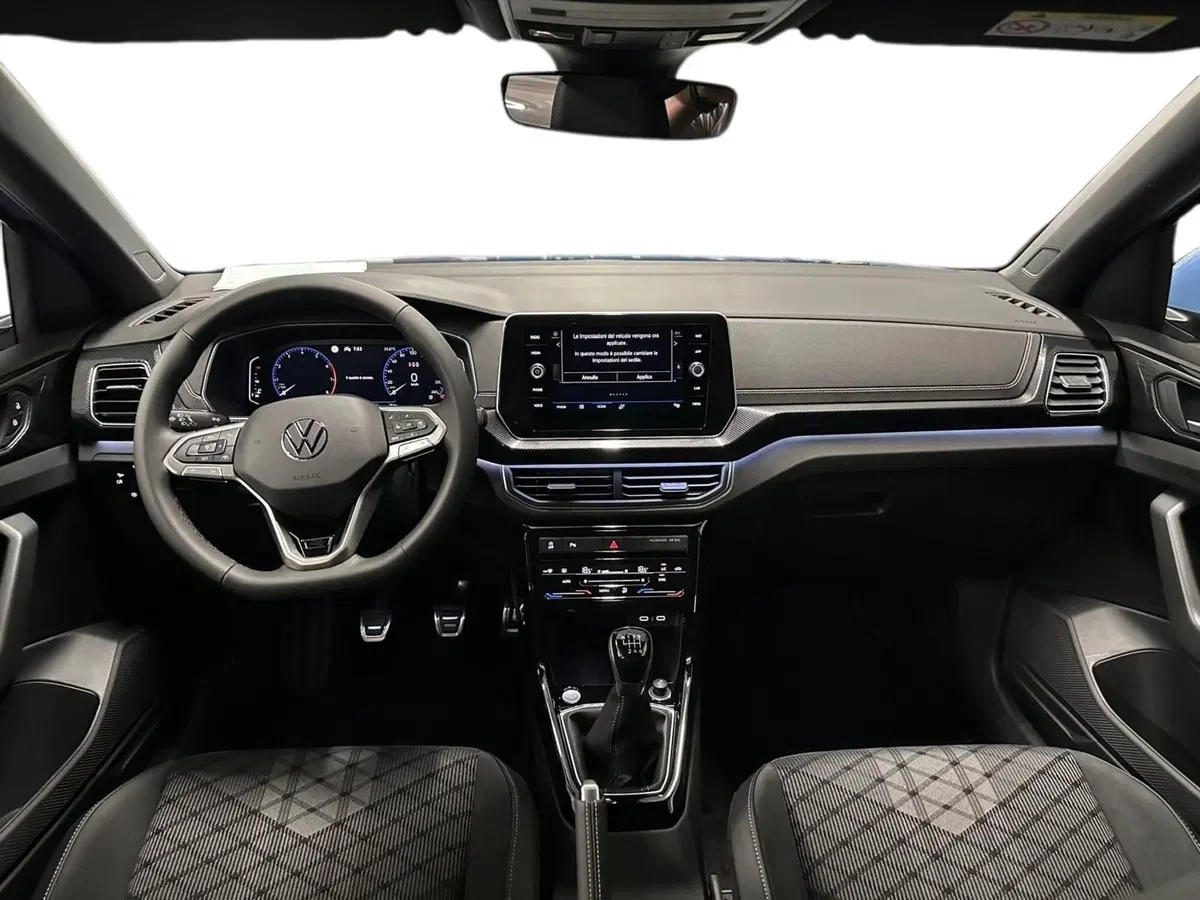 Volkswagen T-Cross nuova a Lecco (7)
