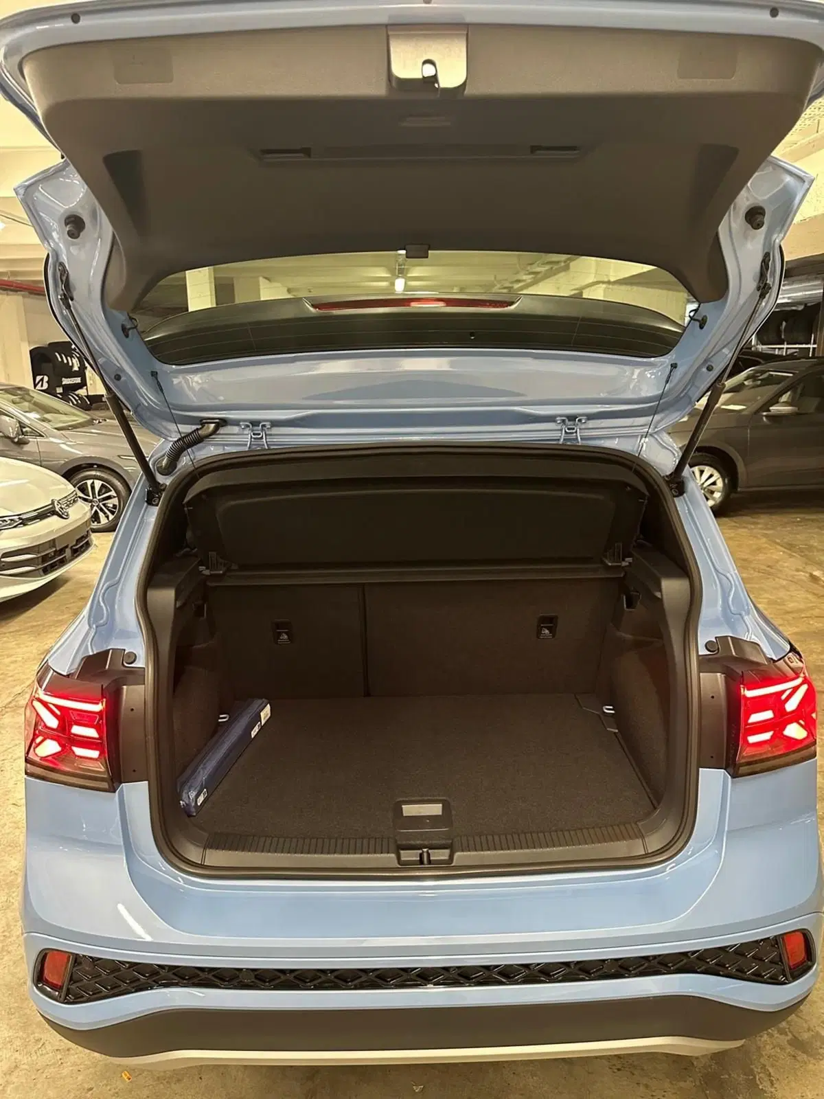 Volkswagen T-Cross nuova a Lecco (9)