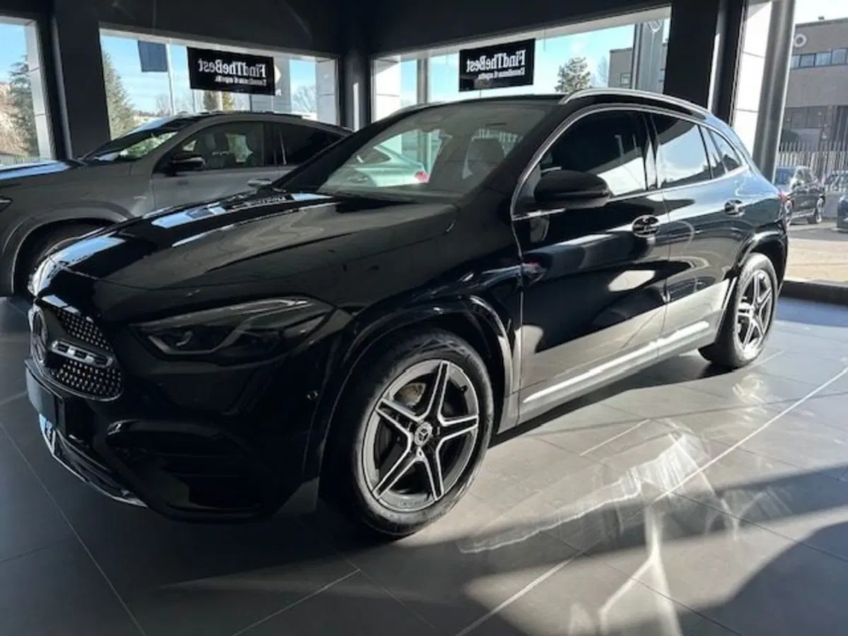 Mercedes-Benz GLA SUV nuova a Potenza (12)