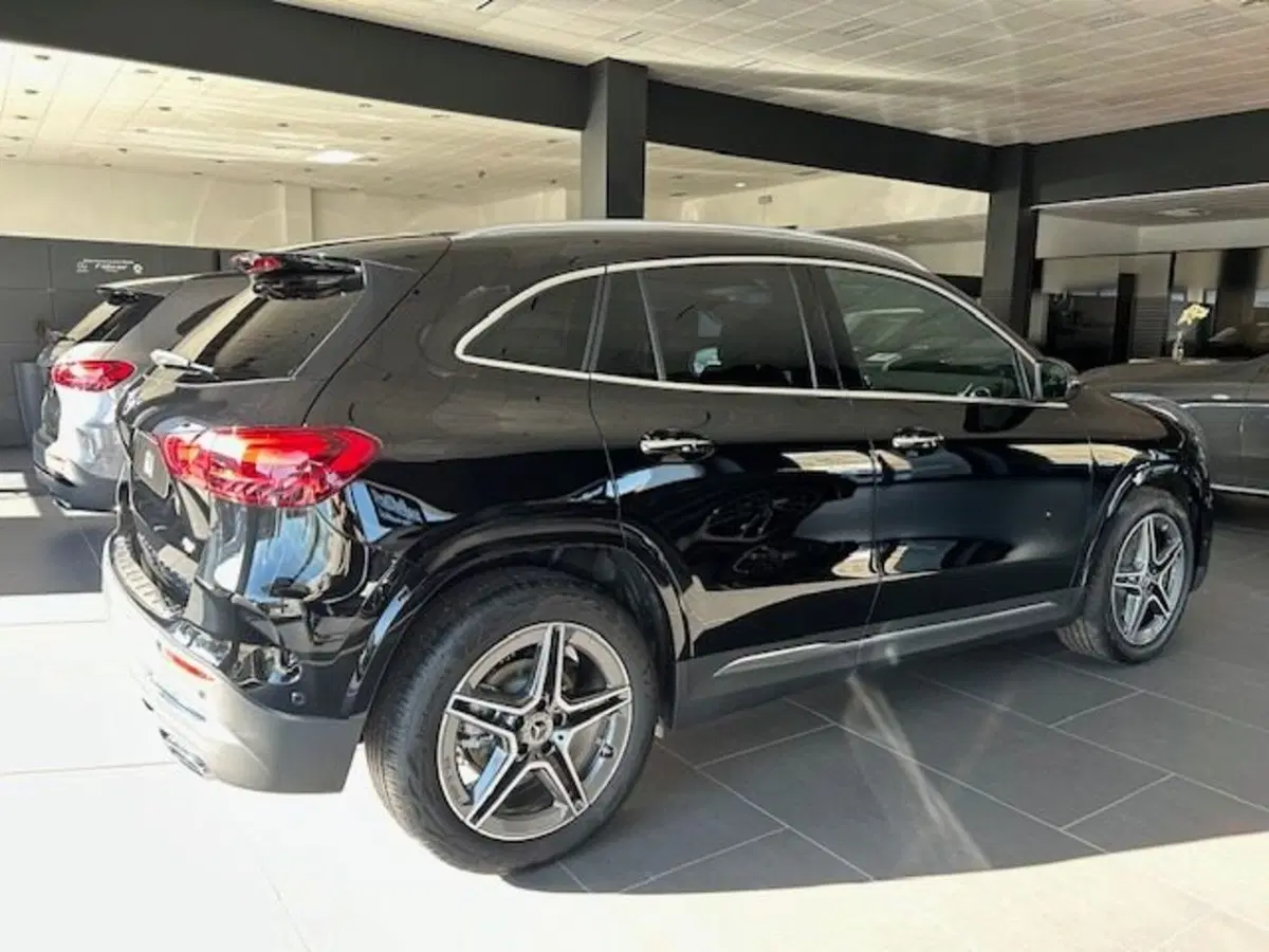 Mercedes-Benz GLA SUV nuova a Potenza (3)