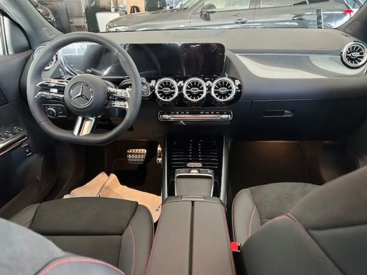 Mercedes-Benz GLA SUV nuova a Potenza (6)