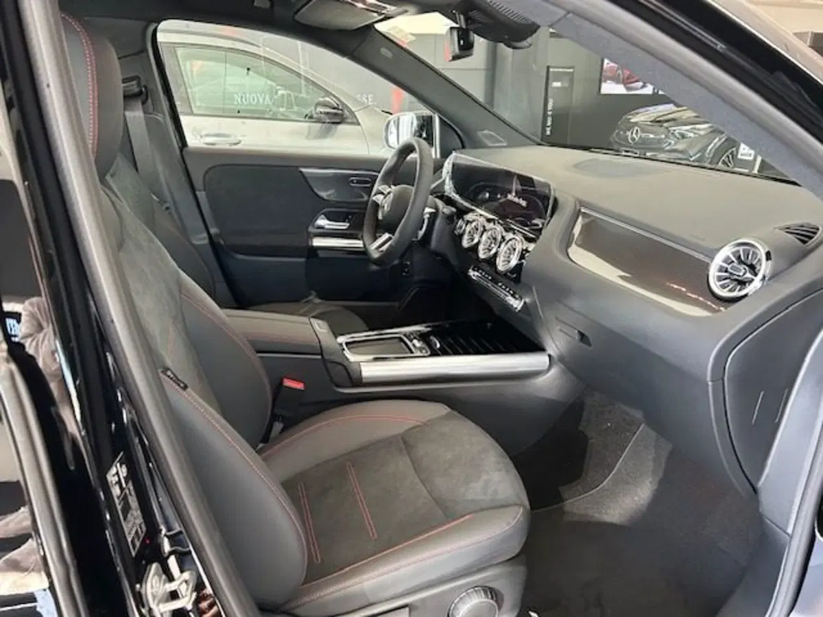 Mercedes-Benz GLA SUV nuova a Potenza (7)