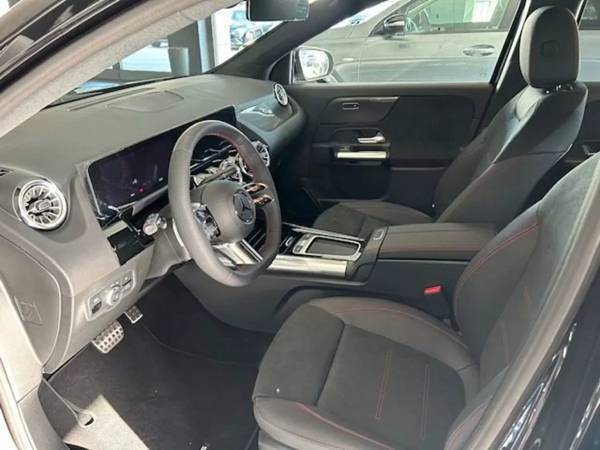 Mercedes-Benz GLA SUV nuova a Potenza (8)