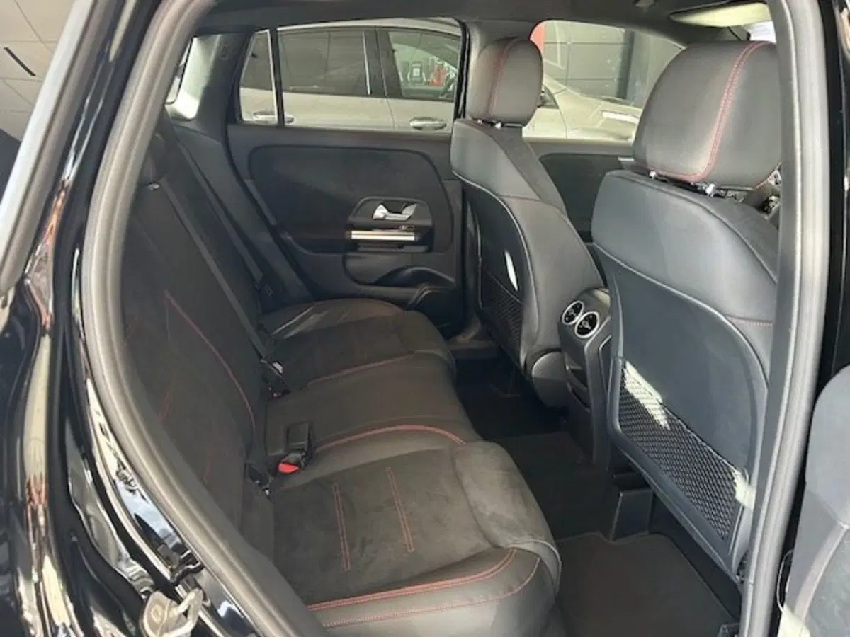 Mercedes-Benz GLA SUV nuova a Potenza (9)