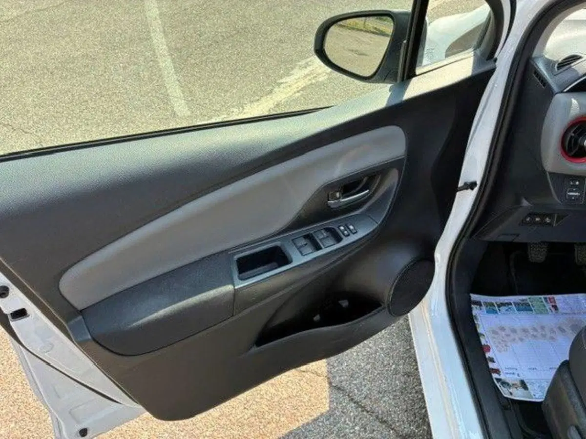 Toyota Yaris usata a Milano (11)