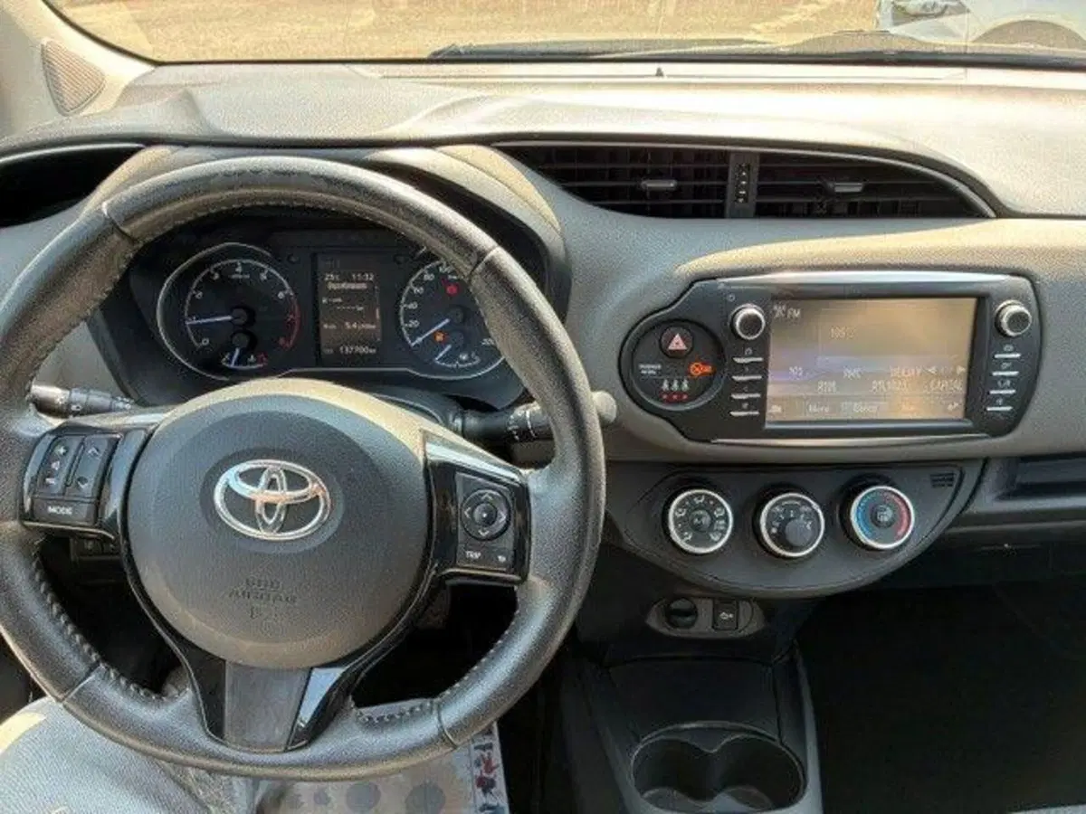 Toyota Yaris usata a Milano (12)