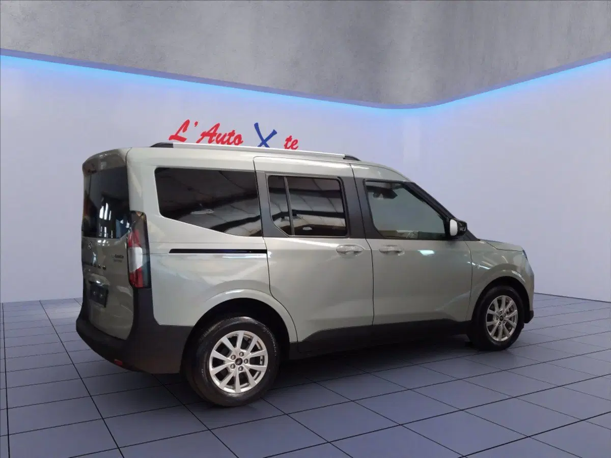 Ford Tourneo Courier nuova a Milano (4)