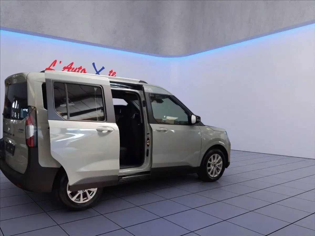 Ford Tourneo Courier nuova a Milano (5)