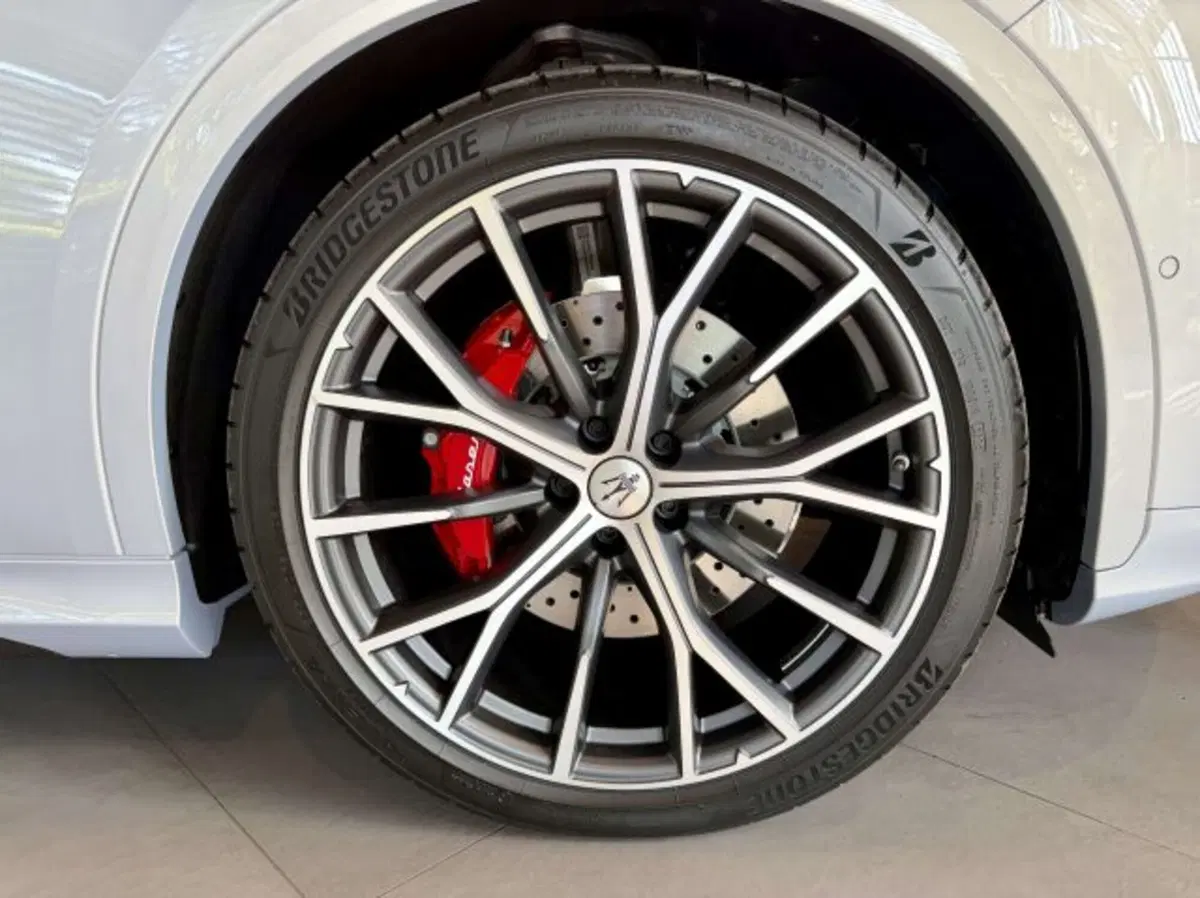 Maserati Grecale nuova a Torino (4)