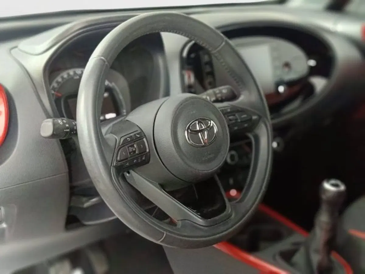 Toyota Aygo X usata a Teramo (17)