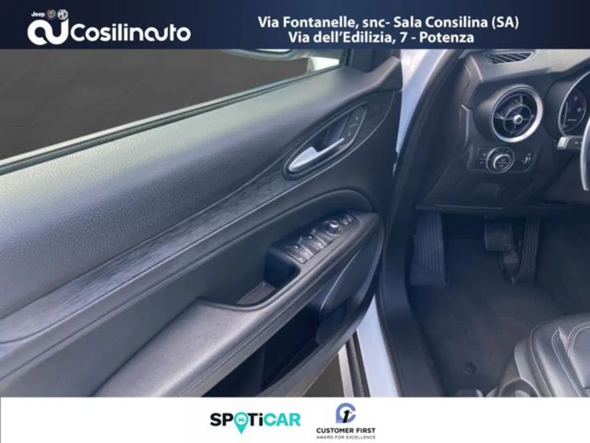 Alfa Romeo Stelvio usata a Salerno (16)