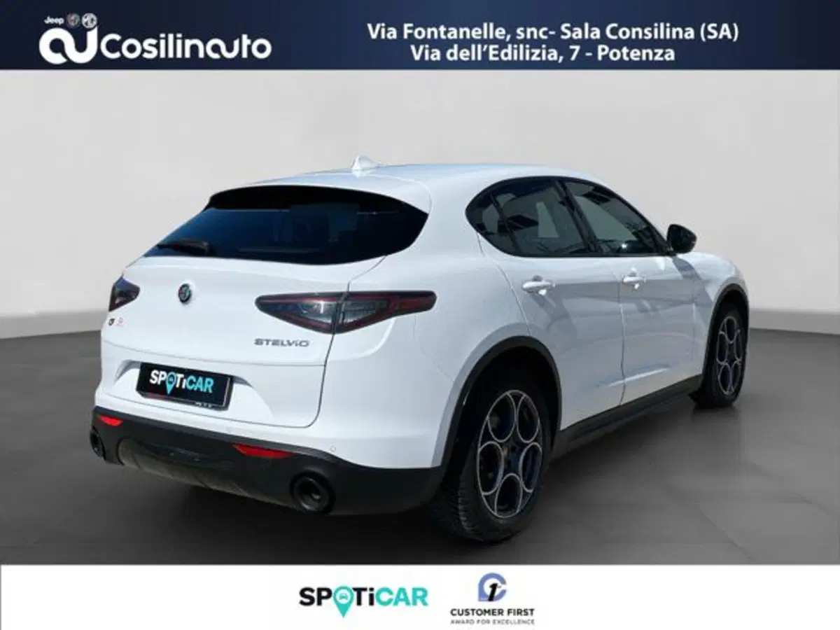 Alfa Romeo Stelvio usata a Salerno (5)