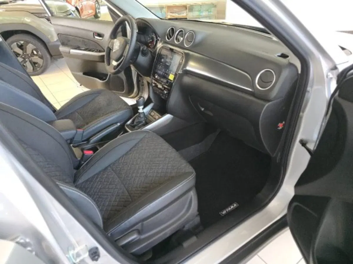 Suzuki Vitara nuova a Reggio Emilia (15)