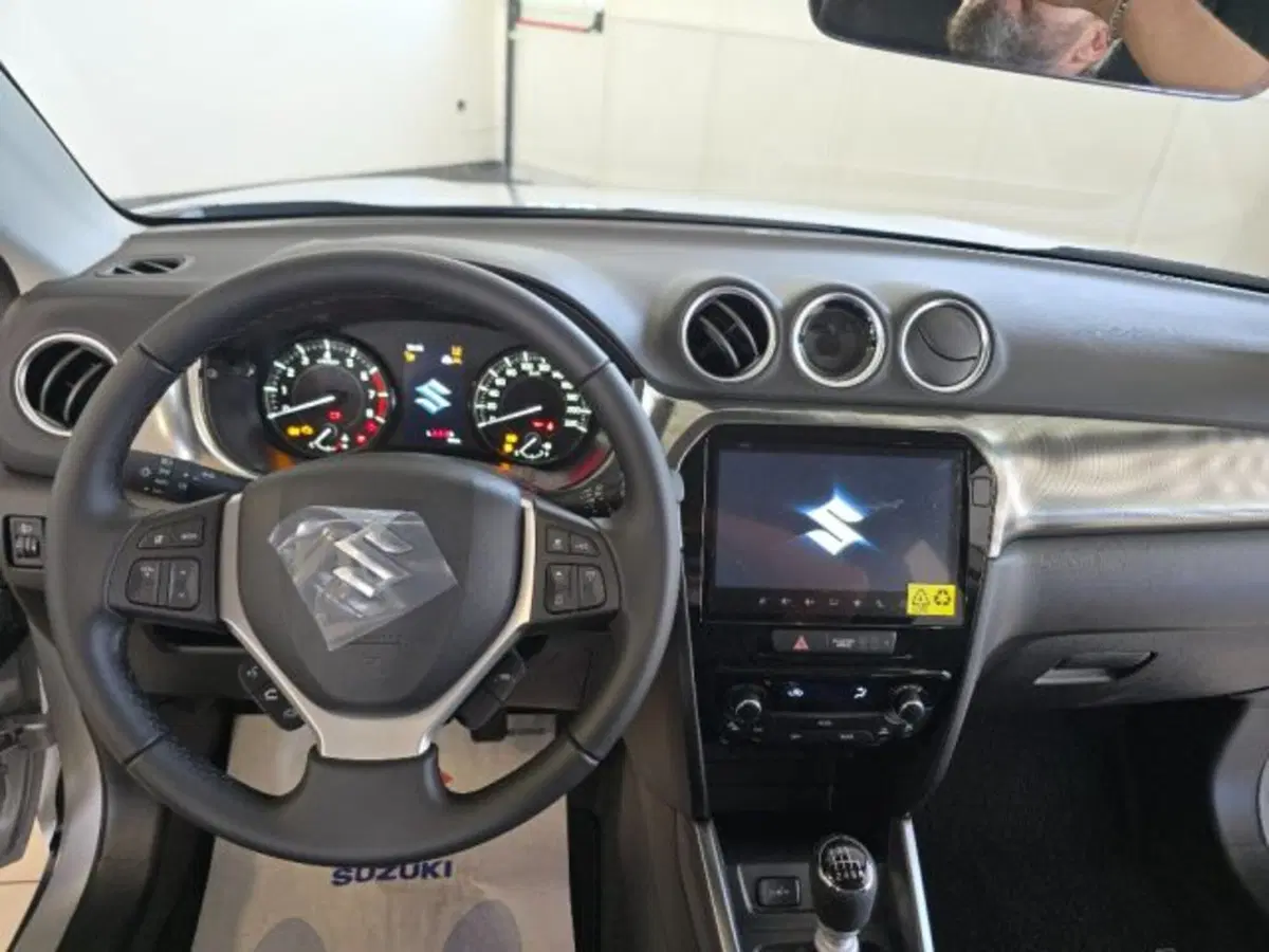 Suzuki Vitara nuova a Reggio Emilia (9)