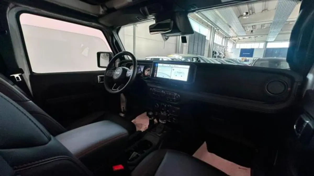 Jeep Wrangler Unlimited usata a Reggio Emilia (13)