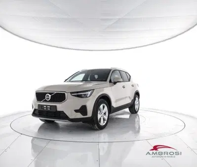 Volvo XC40 B3 automatico Core nuova a Corciano