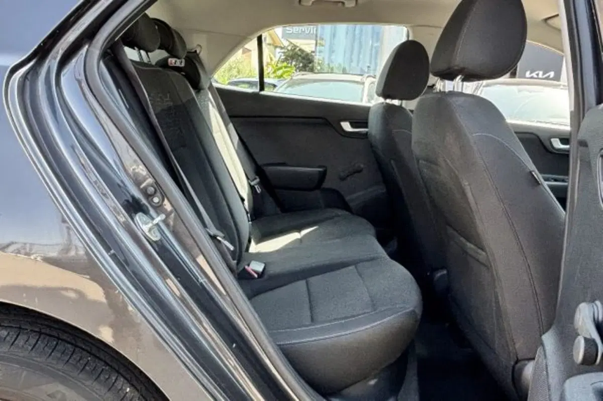 Kia Rio usata a Latina (10)