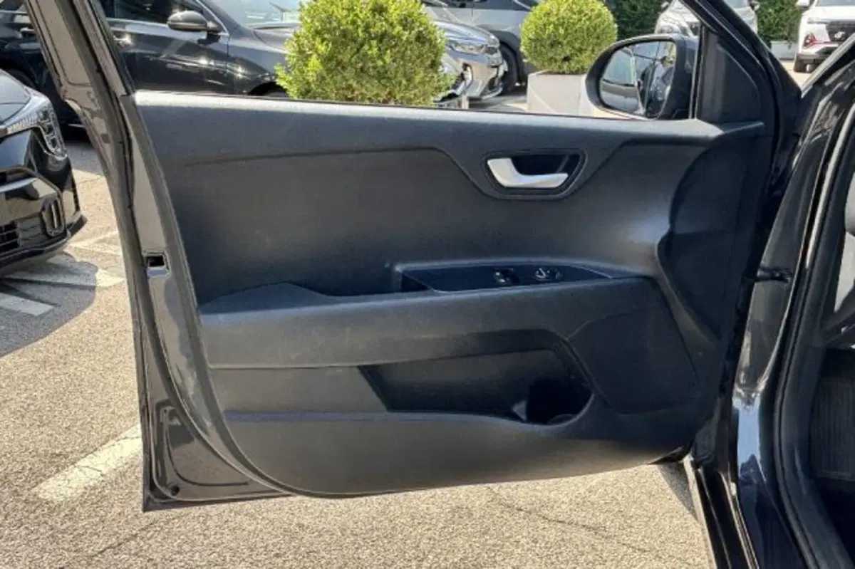 Kia Rio usata a Latina (12)
