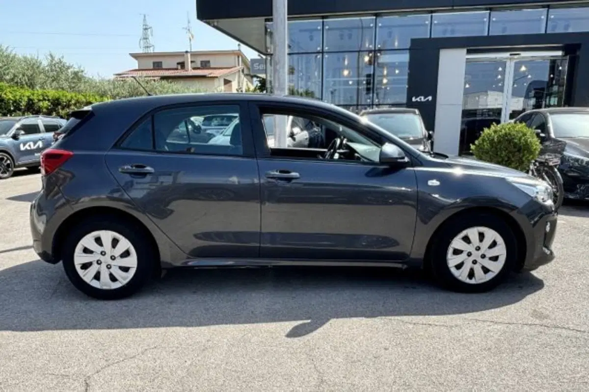 Kia Rio usata a Latina (4)
