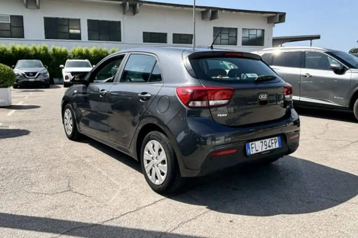 Kia Rio usata a Latina (5)