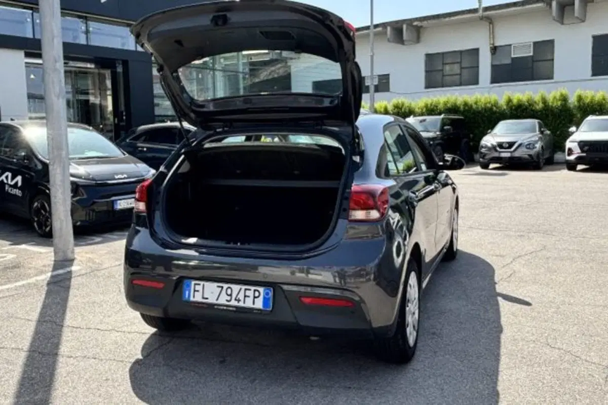 Kia Rio usata a Latina (7)