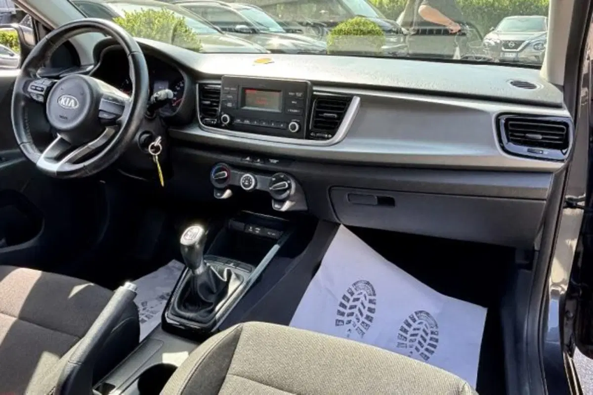Kia Rio usata a Latina (9)