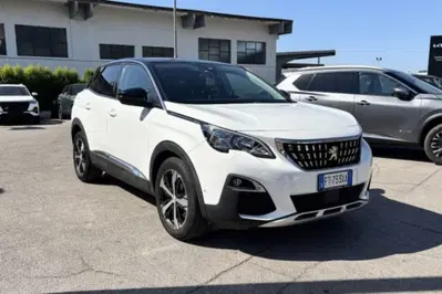 Peugeot 3008 BlueHDi 130 S&amp;S EAT8 Allure Pack del 2019 usata a Fondi