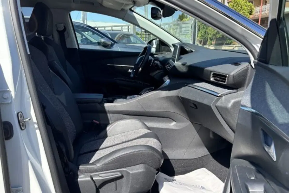 Peugeot 3008 usata a Latina (8)