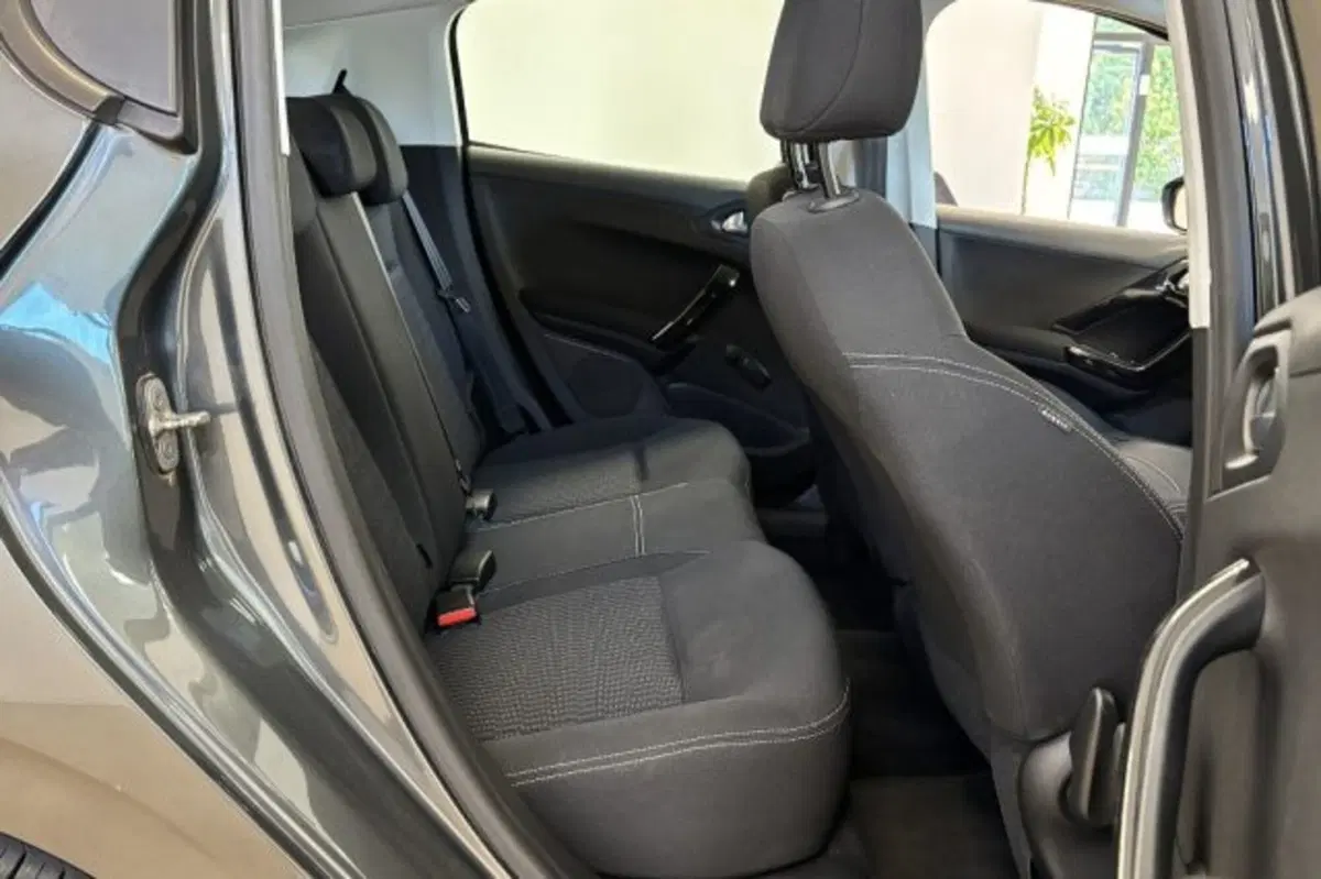 Peugeot 208 usata a Latina (10)
